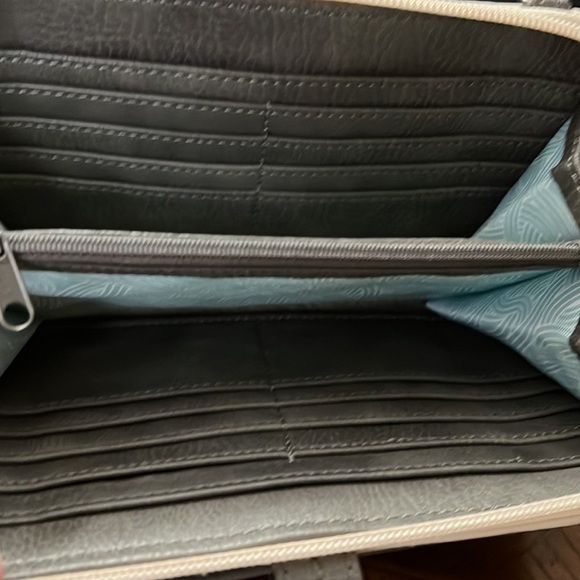 EUC The Sak leather crossbody bag in cream/silver/gray. - Picture 2 of 5